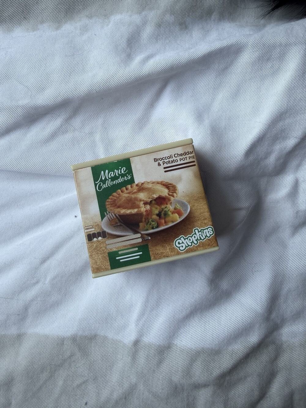 Zuru Mini Brands! Miniature Marie Callender's Broccoli Cheddar & Potato Pot Pie